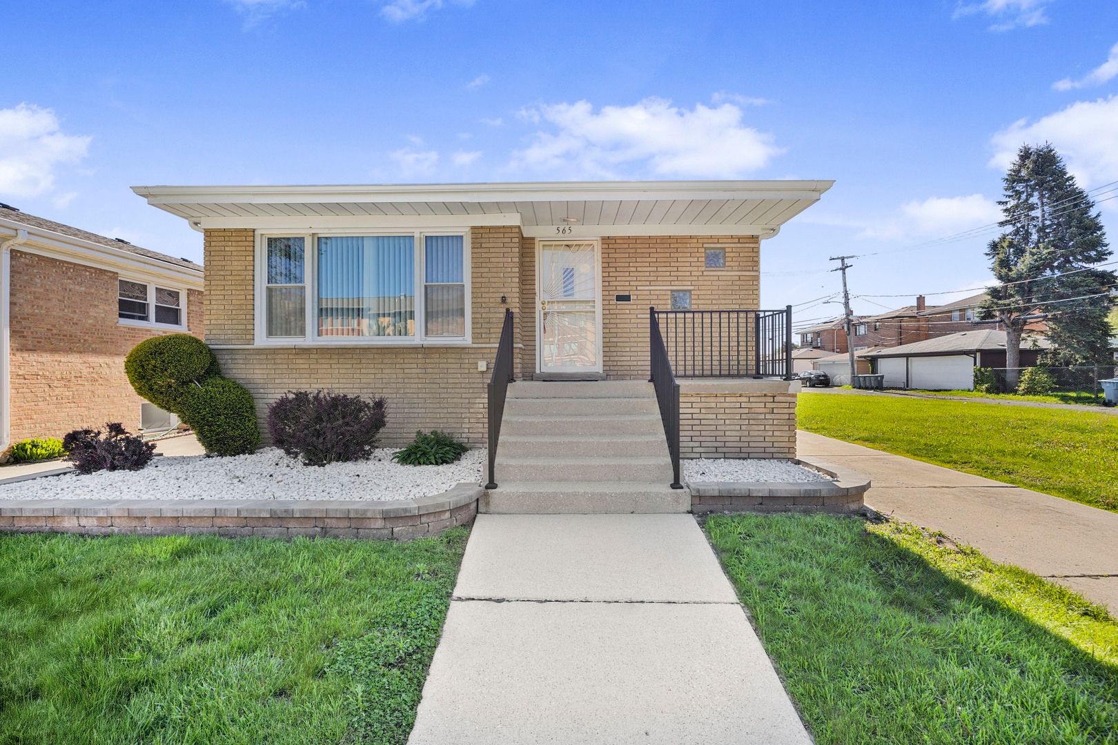 565 Oglesby Avenue — Calumet City, IL 60409