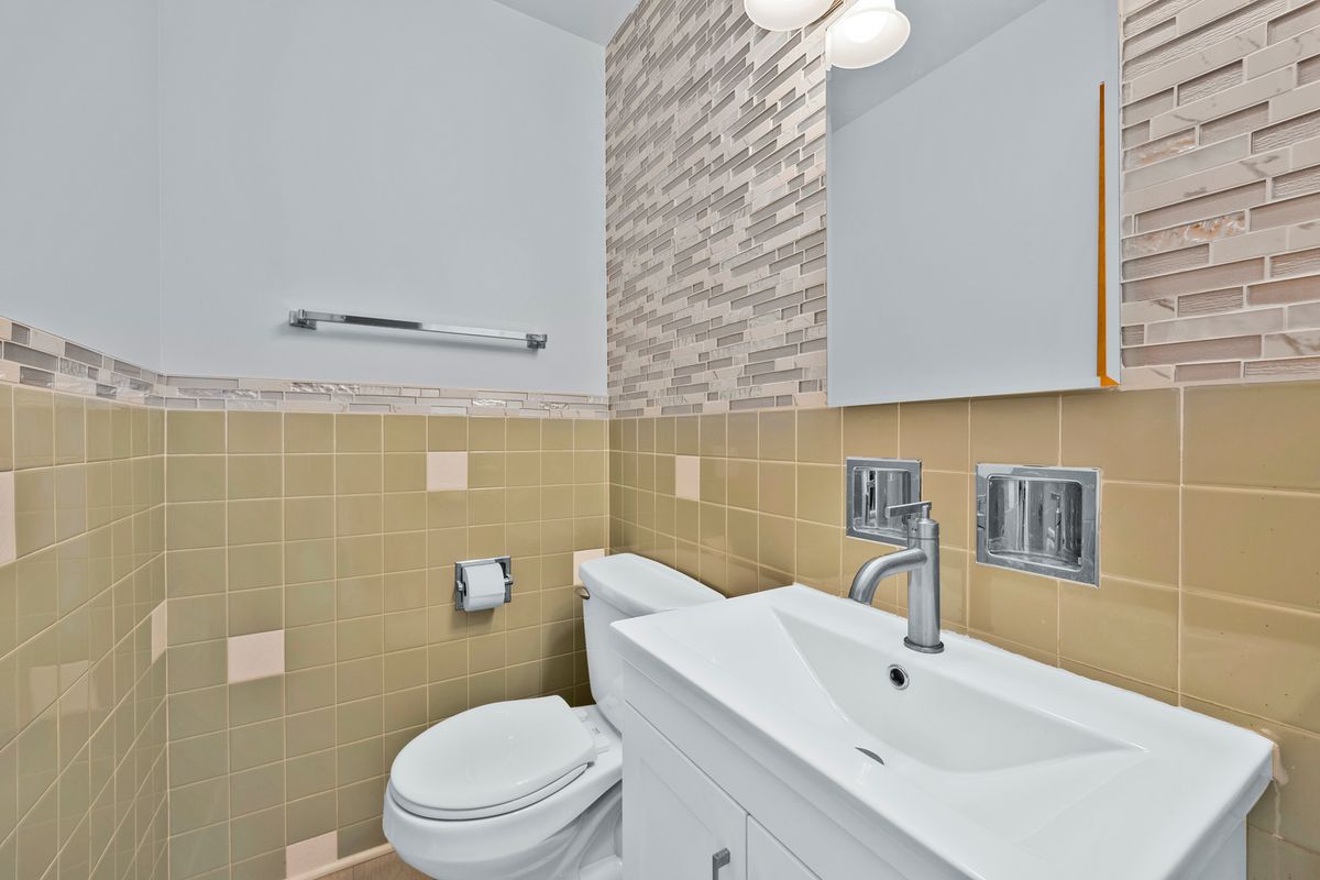 565 Oglesby Avenue, Calumet City, IL 60409