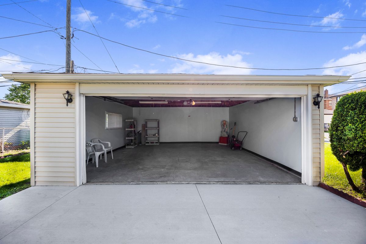 565 Oglesby Avenue, Calumet City, IL 60409