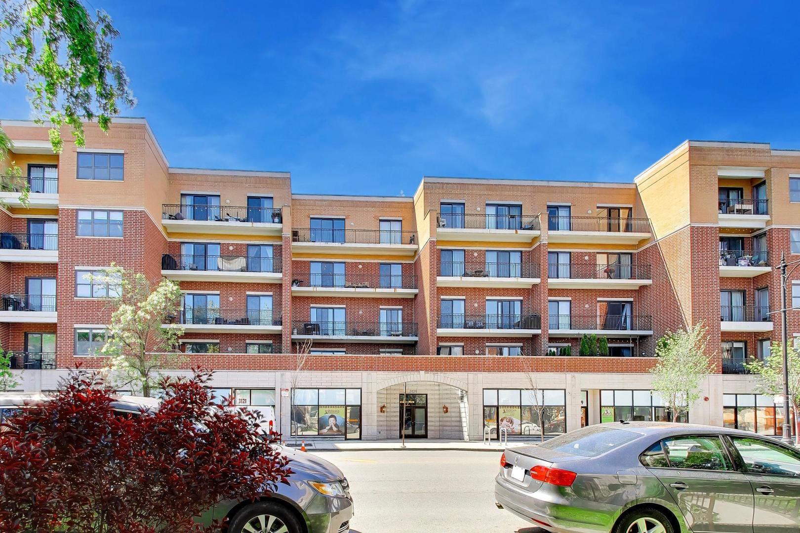 3125 W Fullerton Avenue #219 — Chicago, IL 60647