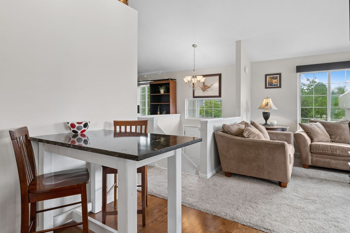 1466 New Haven Drive, Cary, IL 60013
