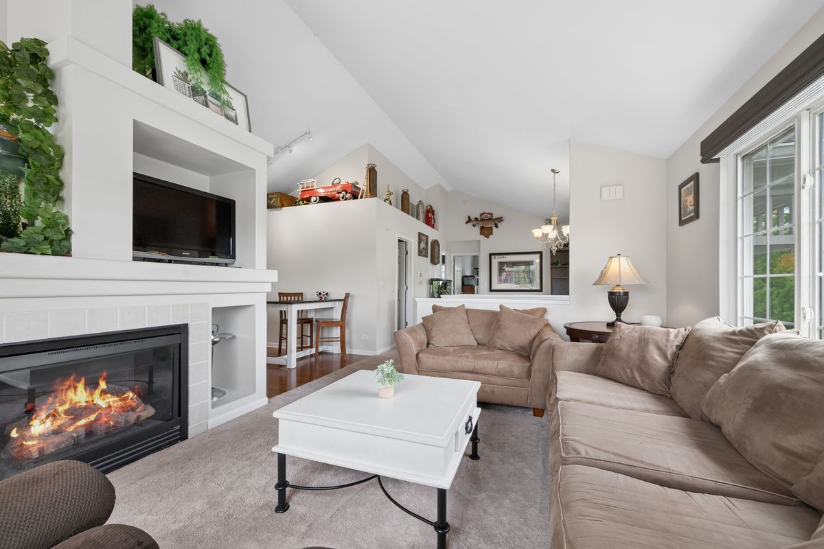 1466 New Haven Drive, Cary, IL 60013