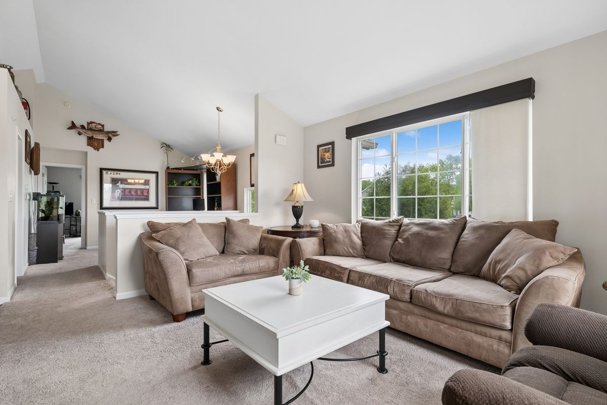 1466 New Haven Drive, Cary, IL 60013