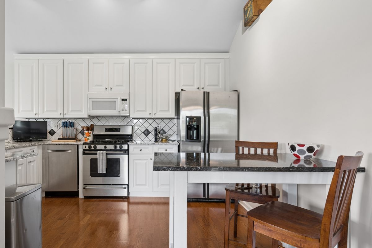 1466 New Haven Drive, Cary, IL 60013