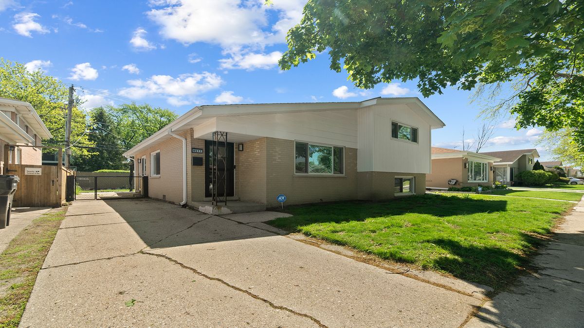 9517 Lavergne Avenue, Skokie, IL 60077