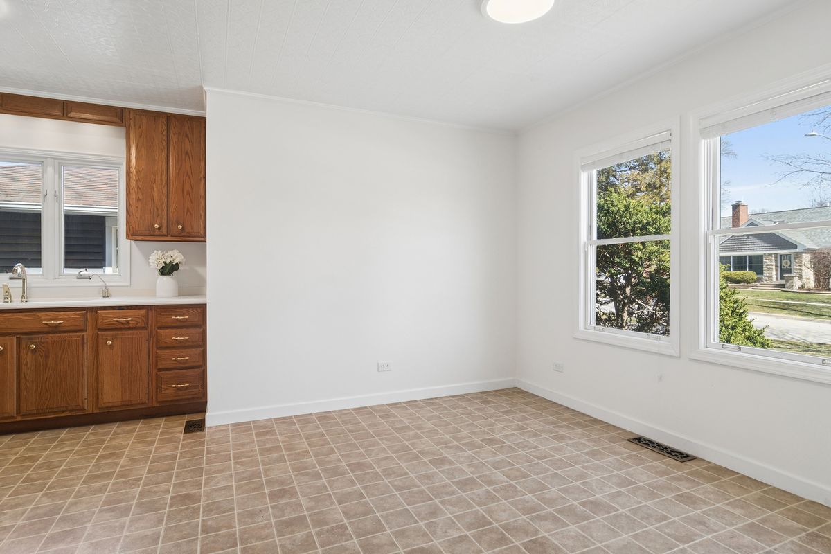 142 S Fremont Street, Palatine, IL 60067