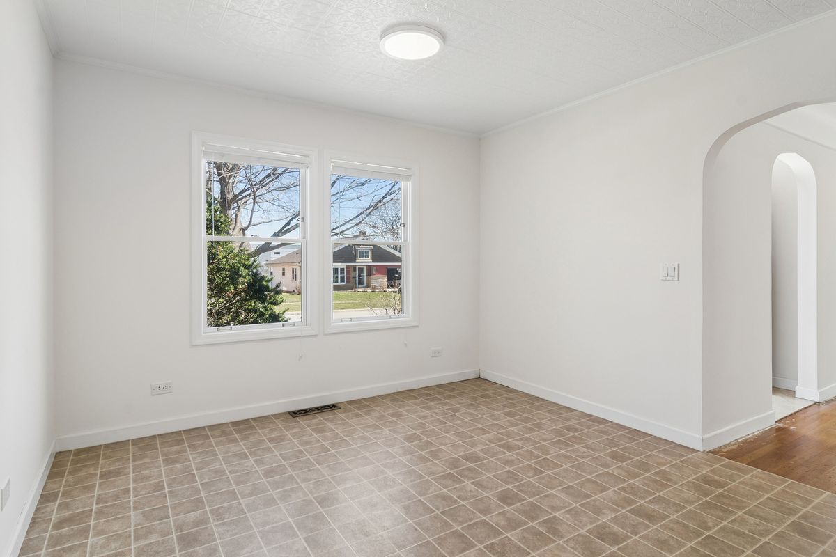 142 S Fremont Street, Palatine, IL 60067