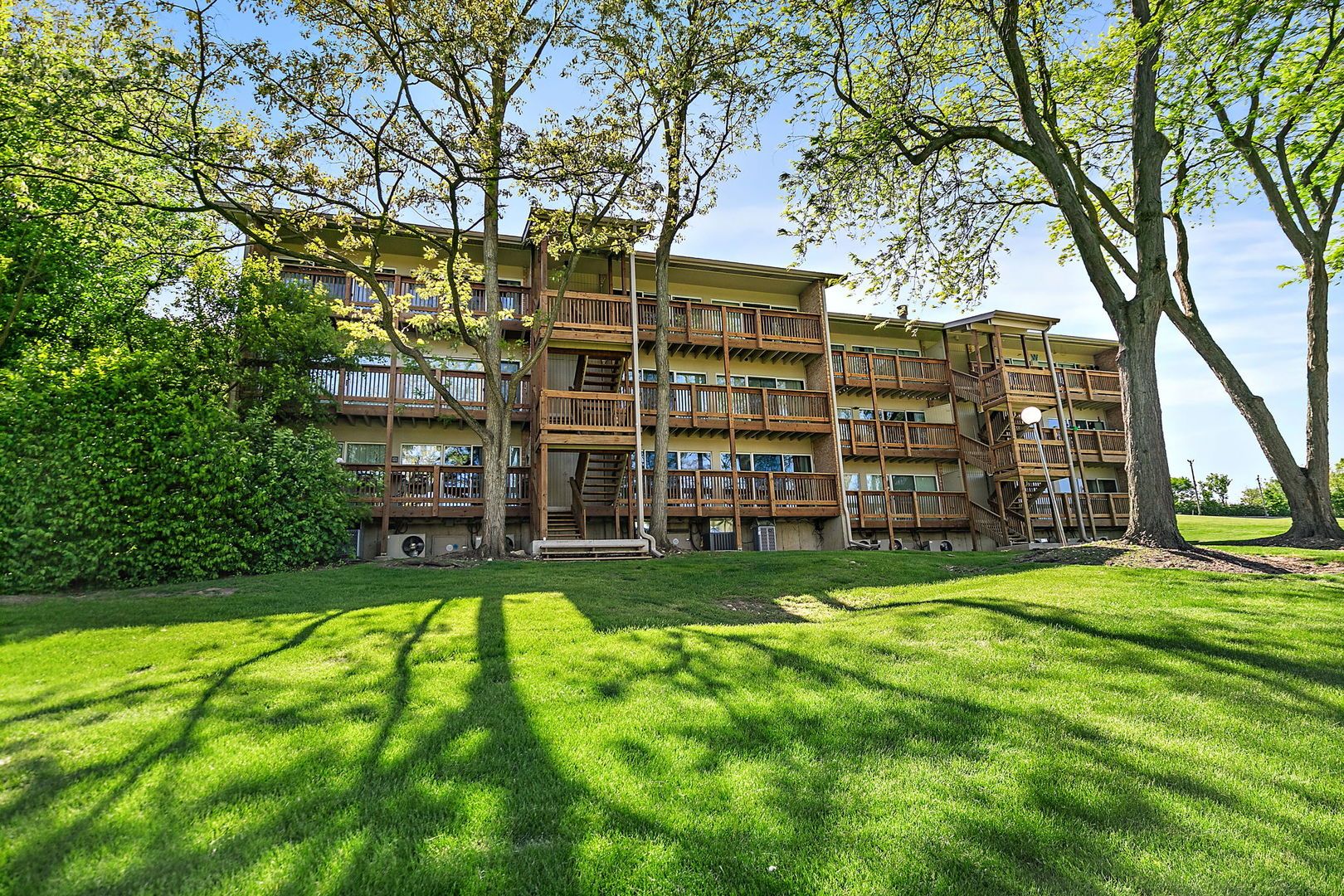 5803 Oakwood Drive #C — Lisle, IL 60532