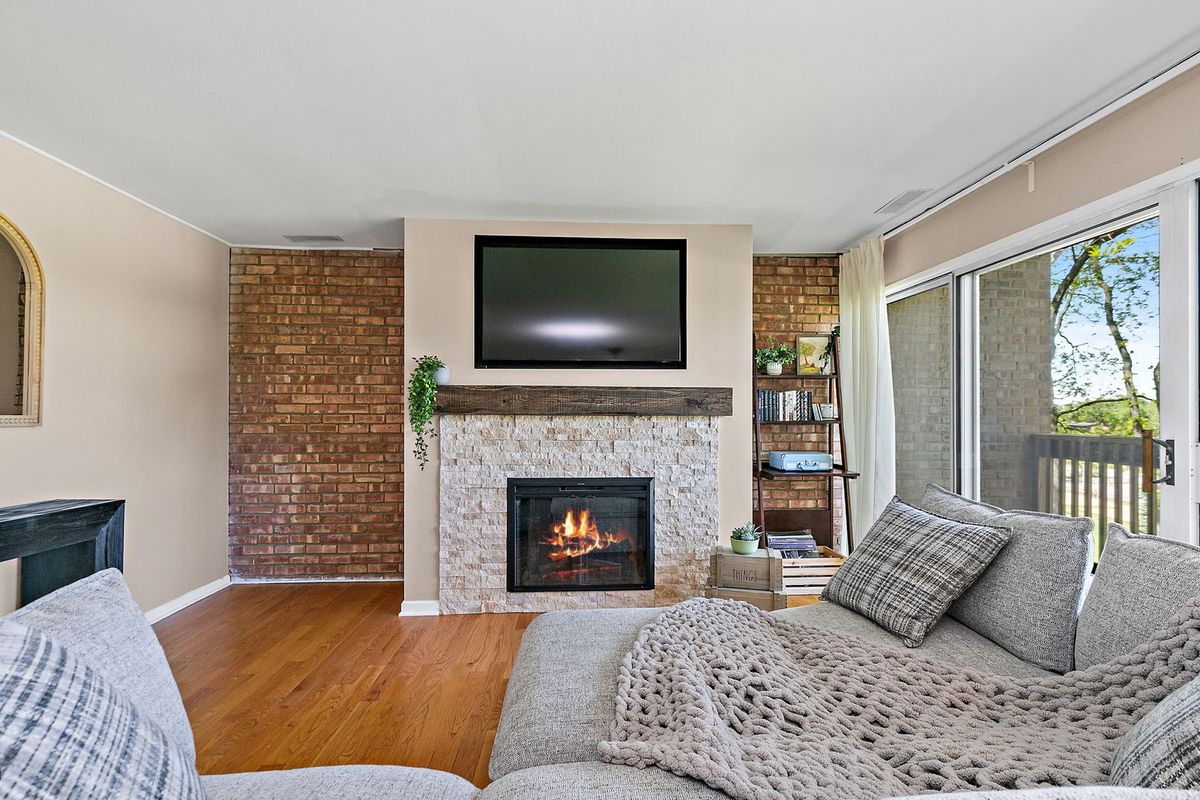 5803 Oakwood Drive #C, Lisle, IL 60532