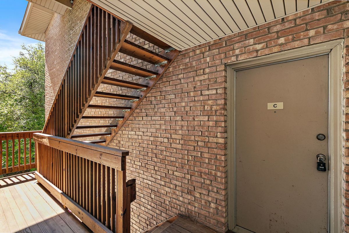 5803 Oakwood Drive #C, Lisle, IL 60532