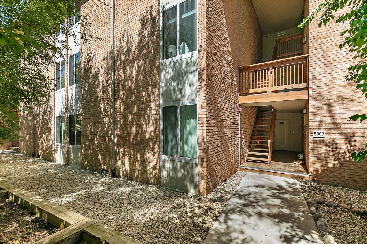 5803 Oakwood Drive #C, Lisle, IL 60532