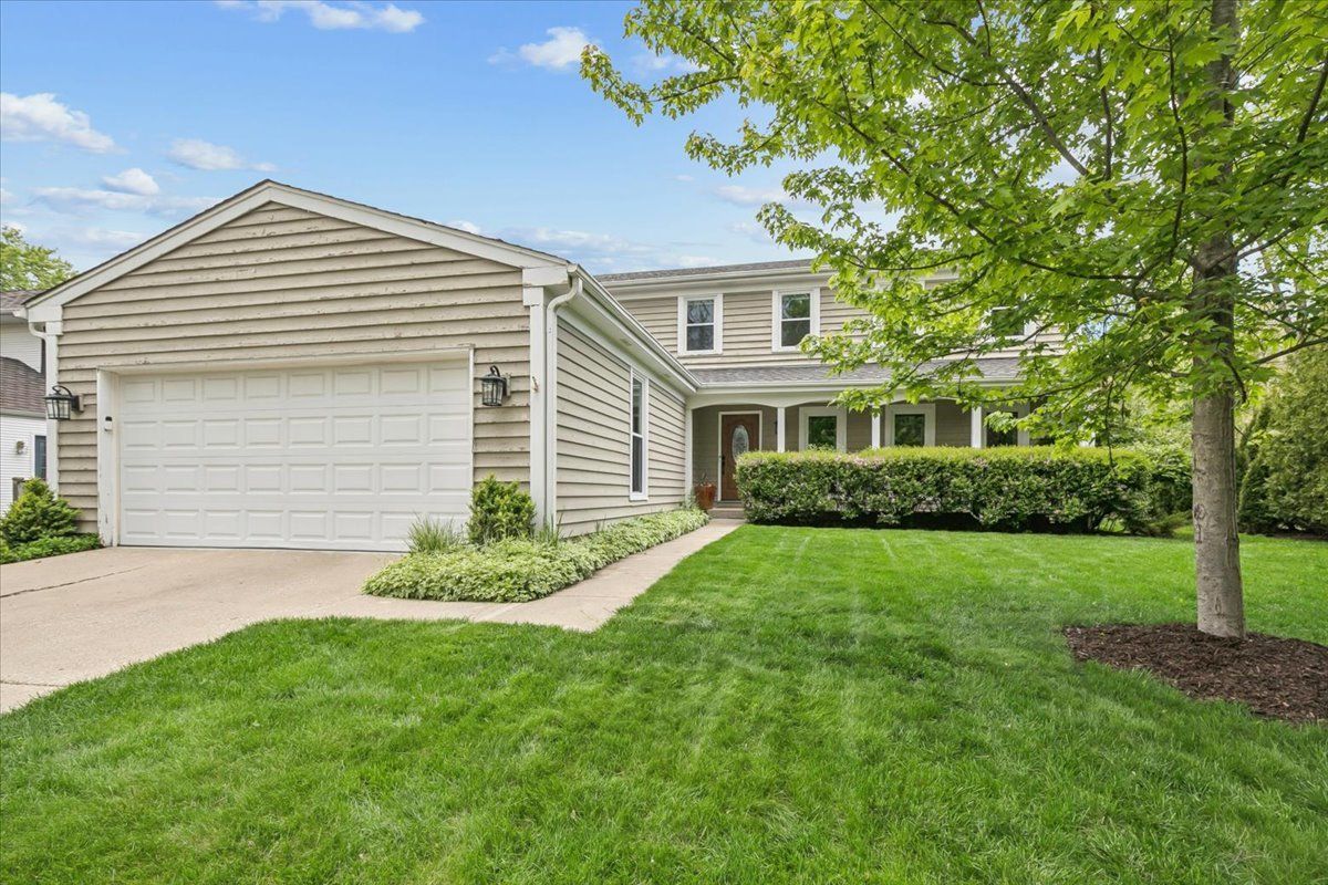 250 Wilshire Road — Lake Forest, IL 60045