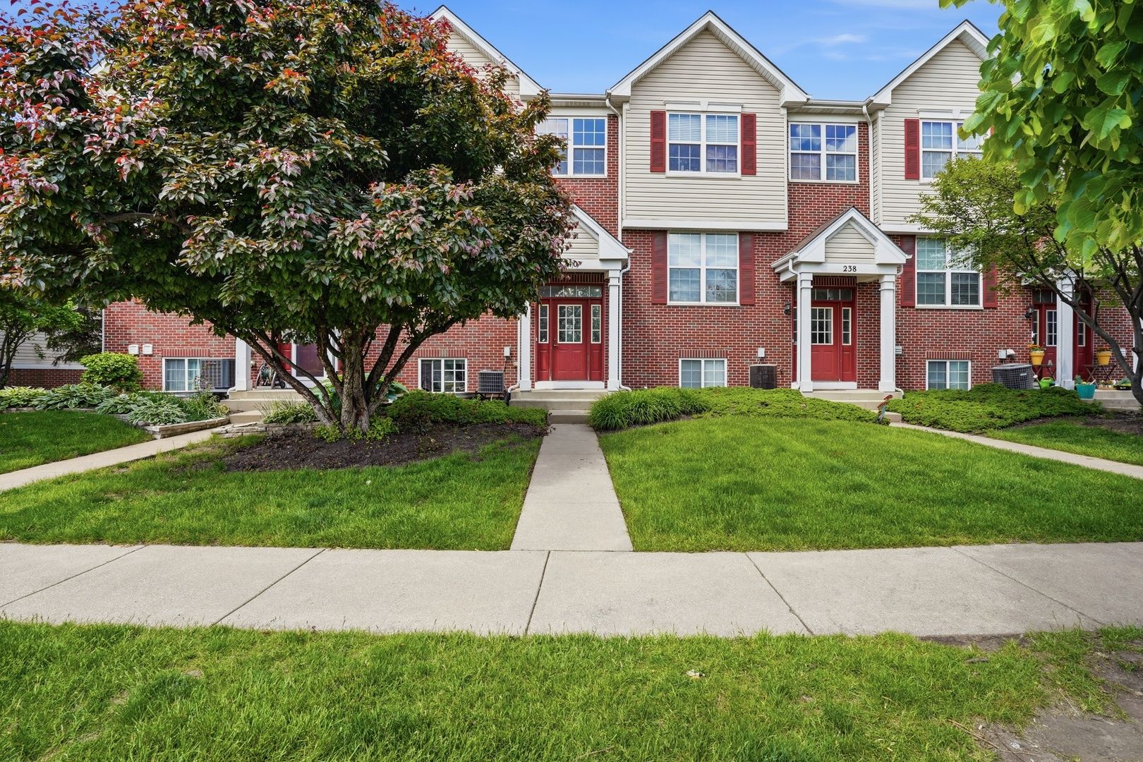 240 S Alder Creek Drive — Romeoville, IL 60446