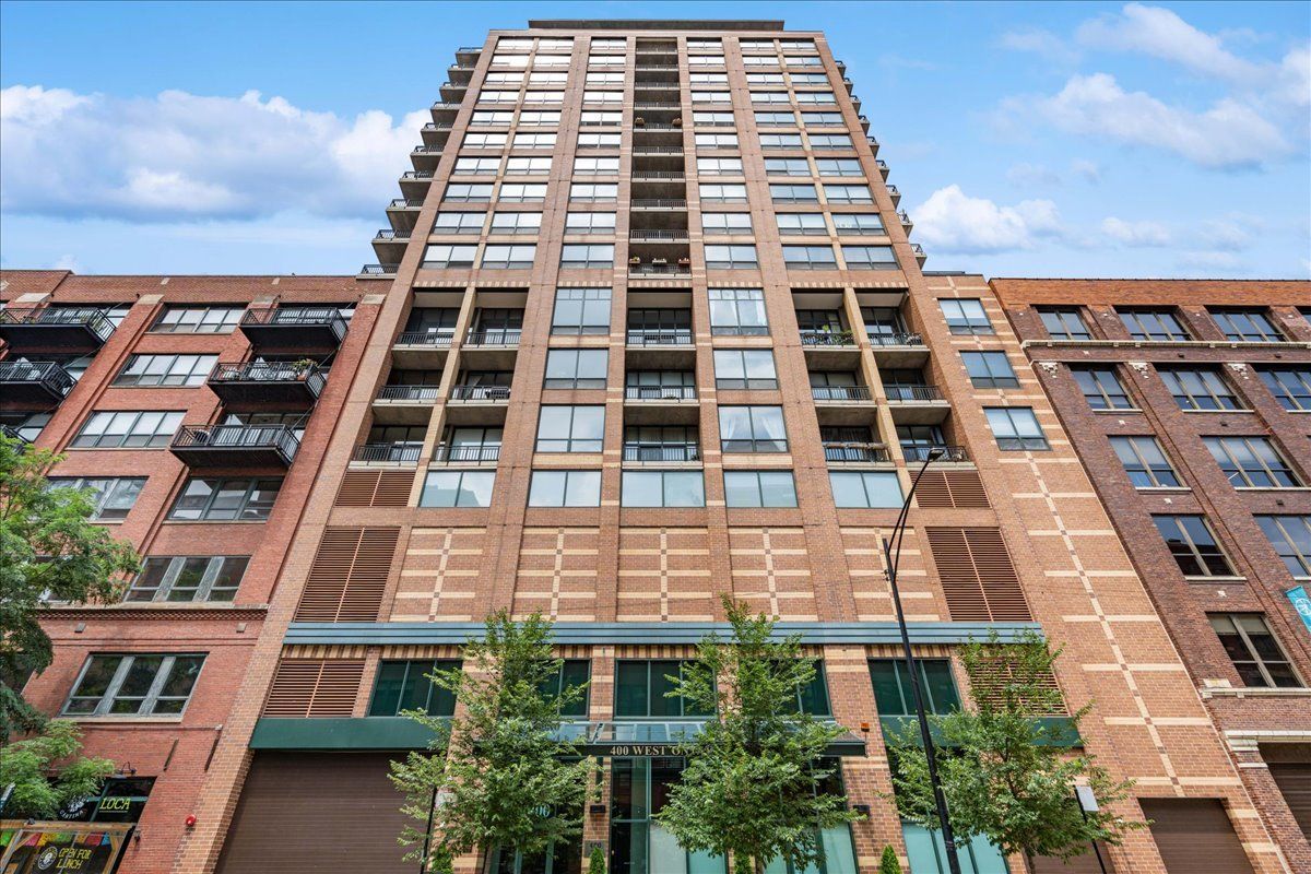 400 Ontario Street, Chicago, IL 60654