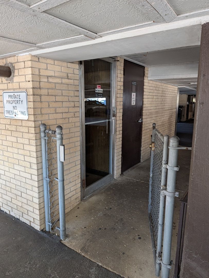 8245 W BELMONT Avenue #4L, River Grove, IL 60171