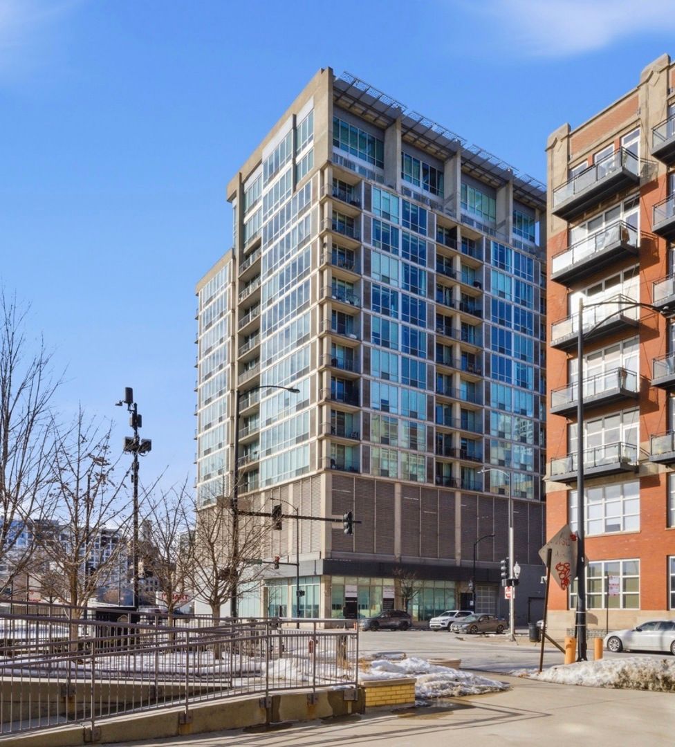 700 Van Buren Street, Chicago, IL 60607