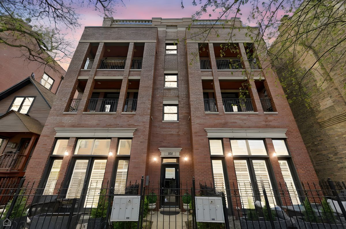2946 Sheffield Avenue, Chicago, IL 60657