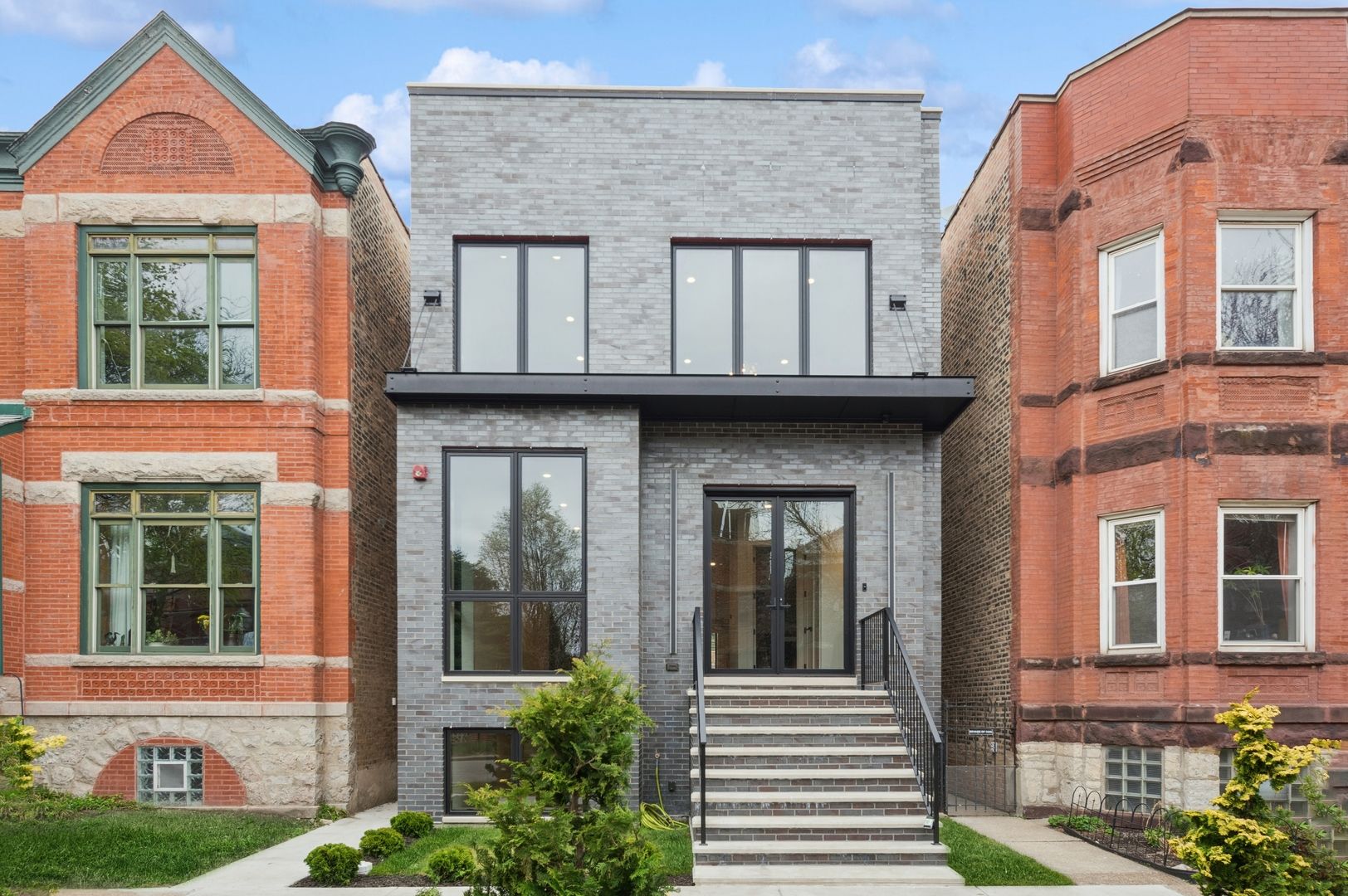 2434 W Superior Street — Chicago, IL 60612