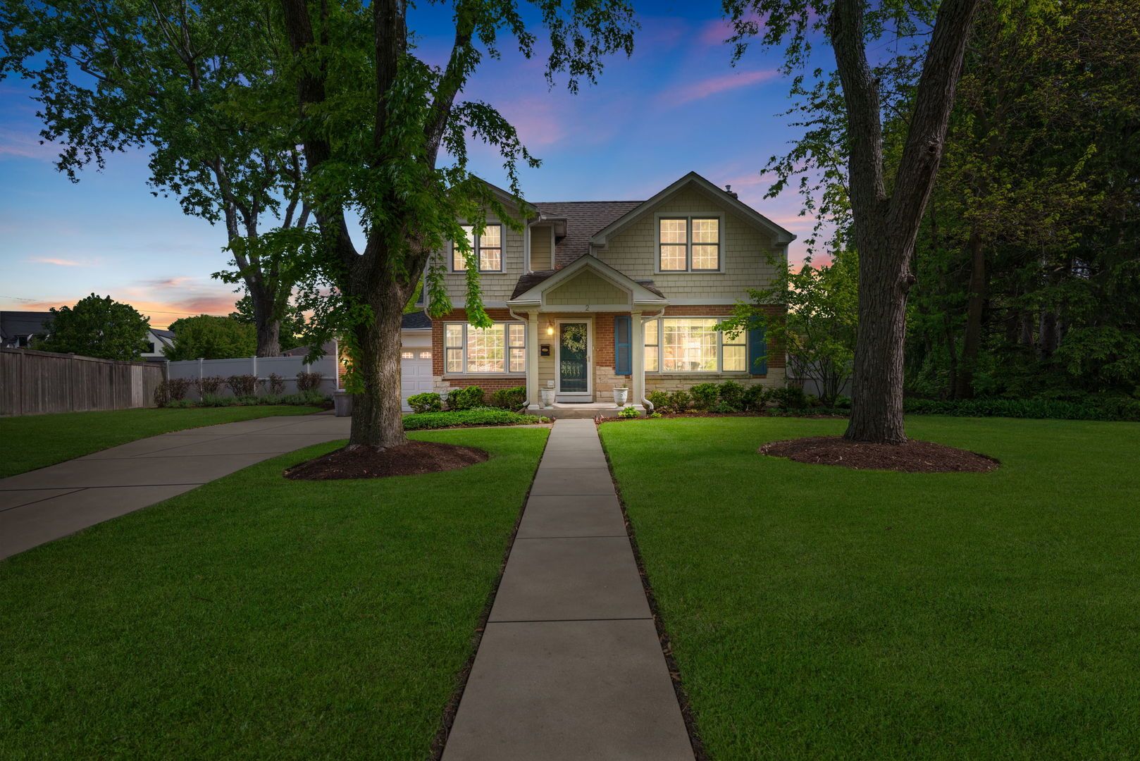 2 Algonquin Road — Clarendon Hills, IL 60514