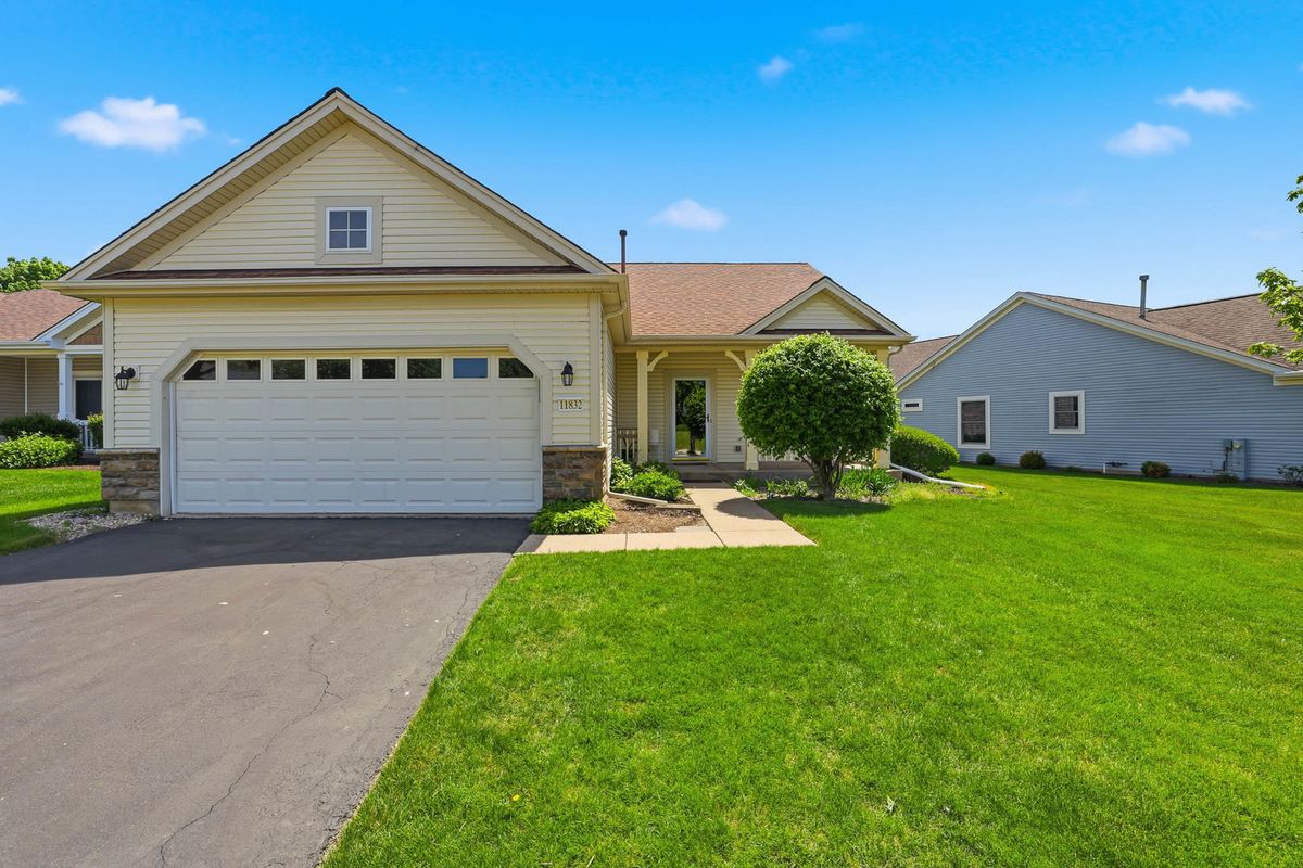 11832 Kensington Drive, Huntley, IL 60142