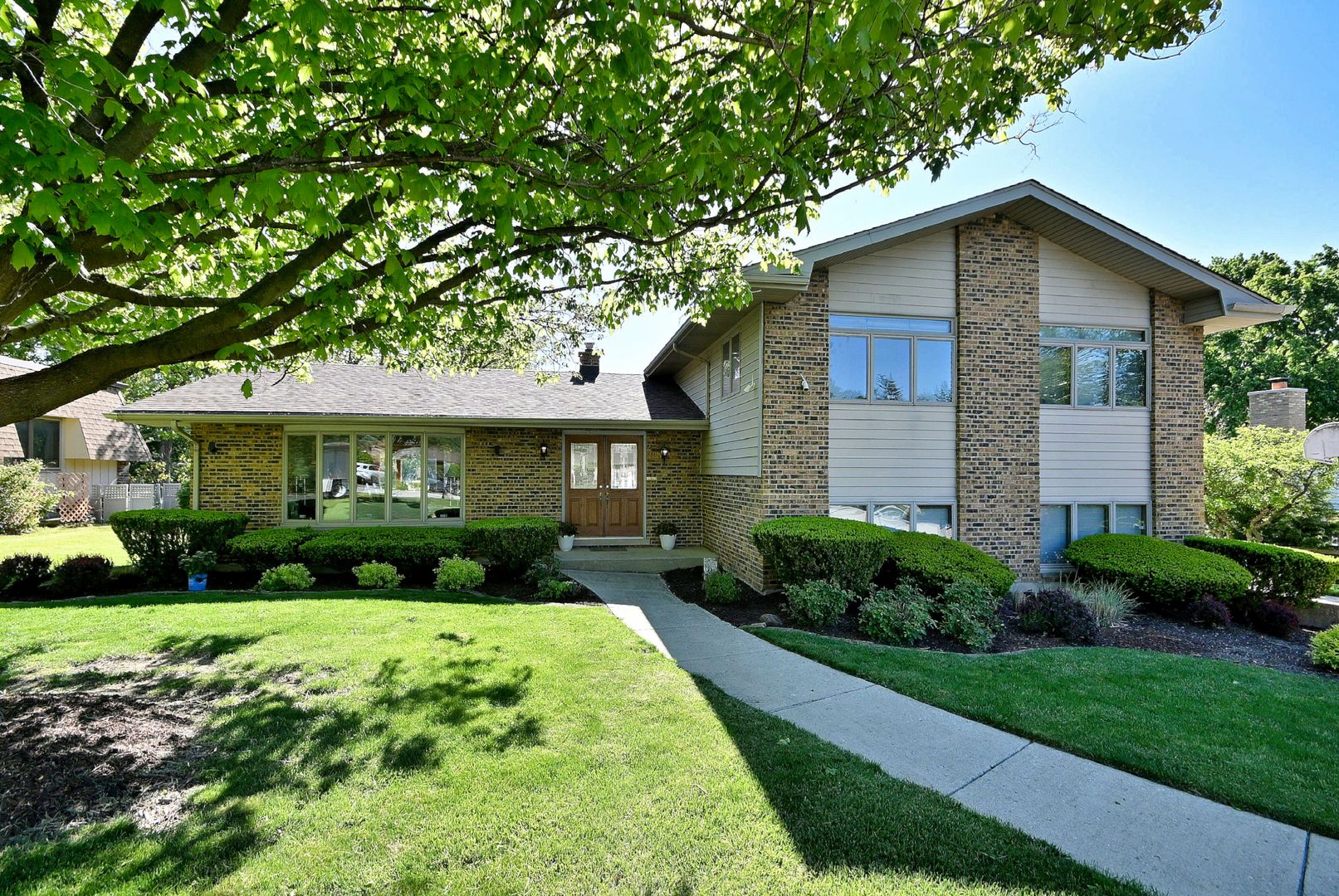 9S631 William Drive — Burr Ridge, IL 60527