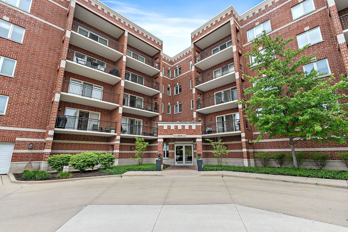 455 Front Street, Wheaton, IL 60187