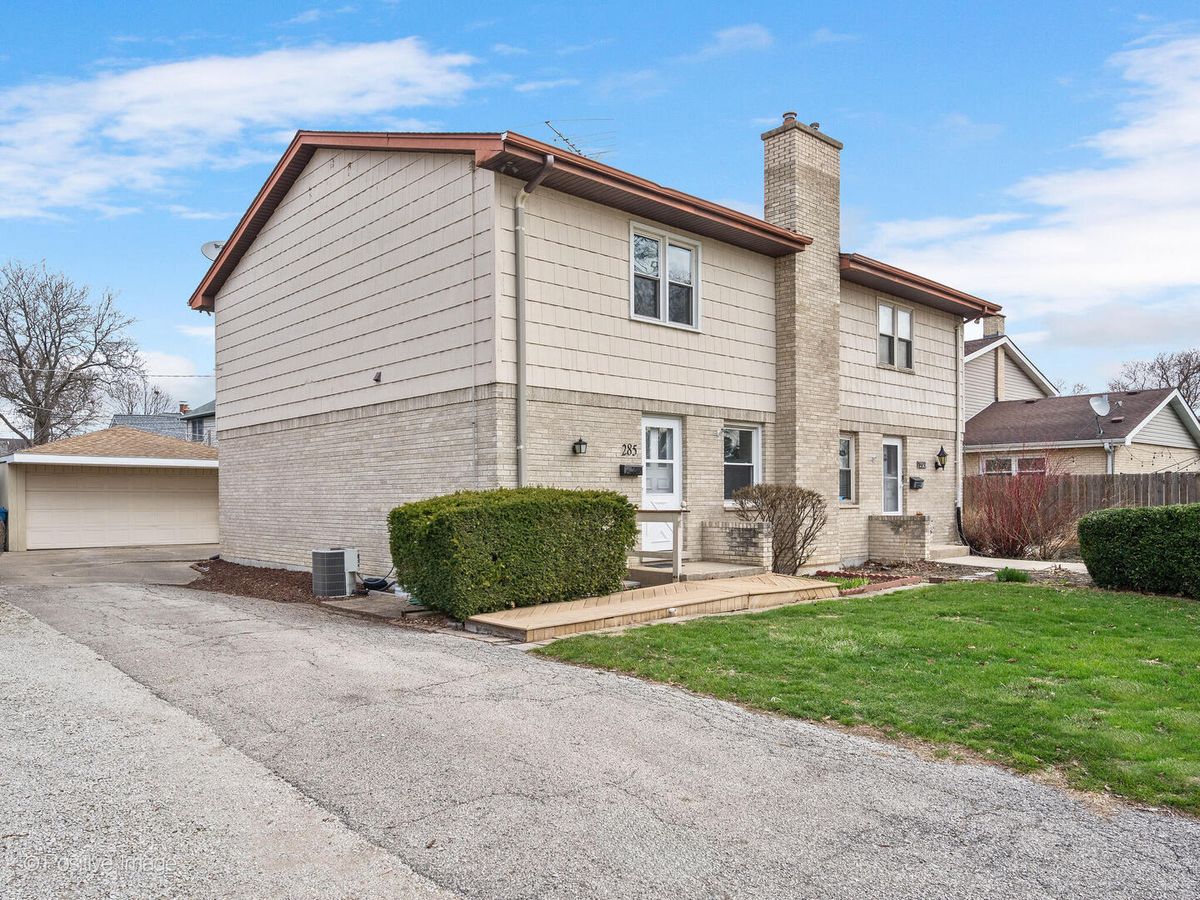 285 1st Street, Elmhurst, IL 60126