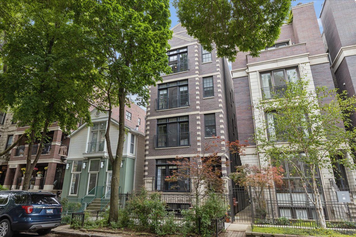 1510 N Cleveland Avenue #4 — Chicago, IL 60610