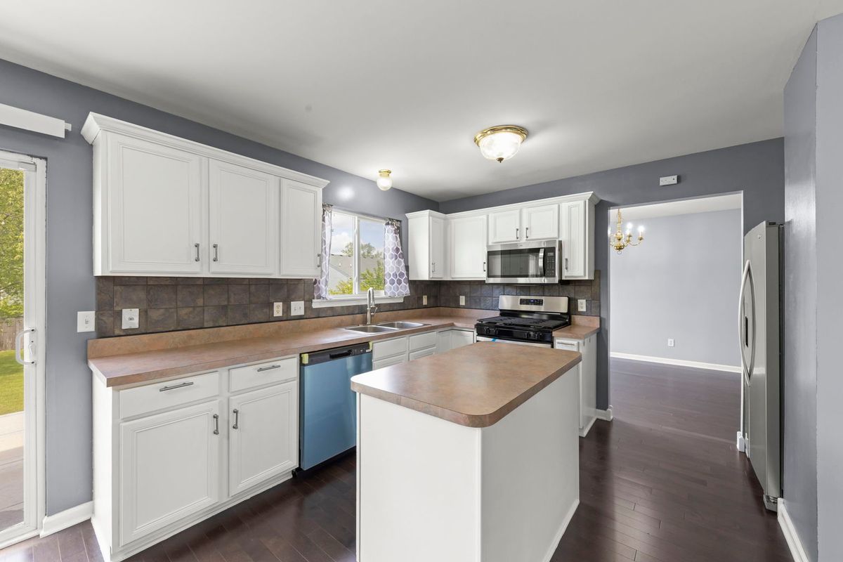 905 Churchill Drive, Plano, IL 60545