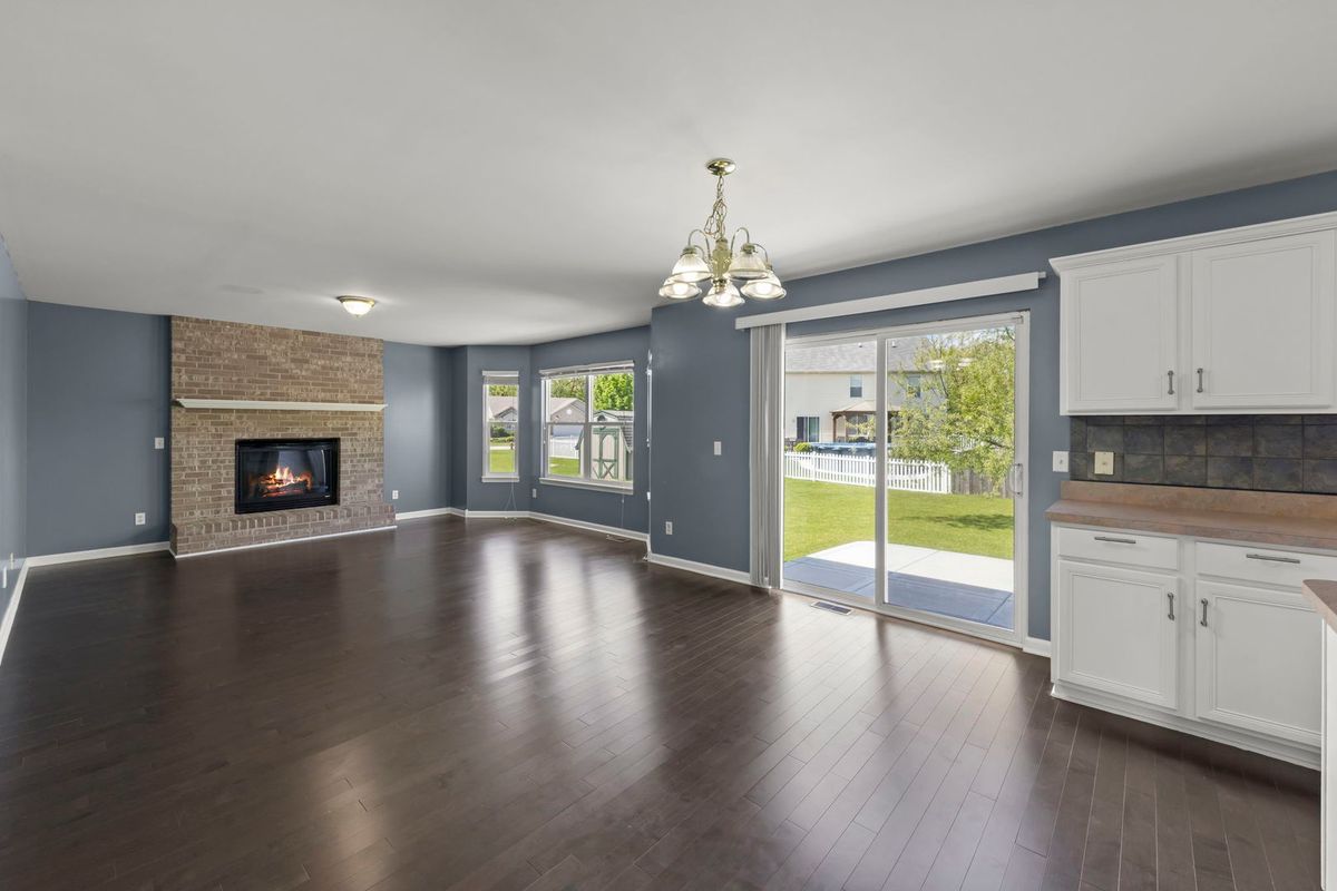 905 Churchill Drive, Plano, IL 60545