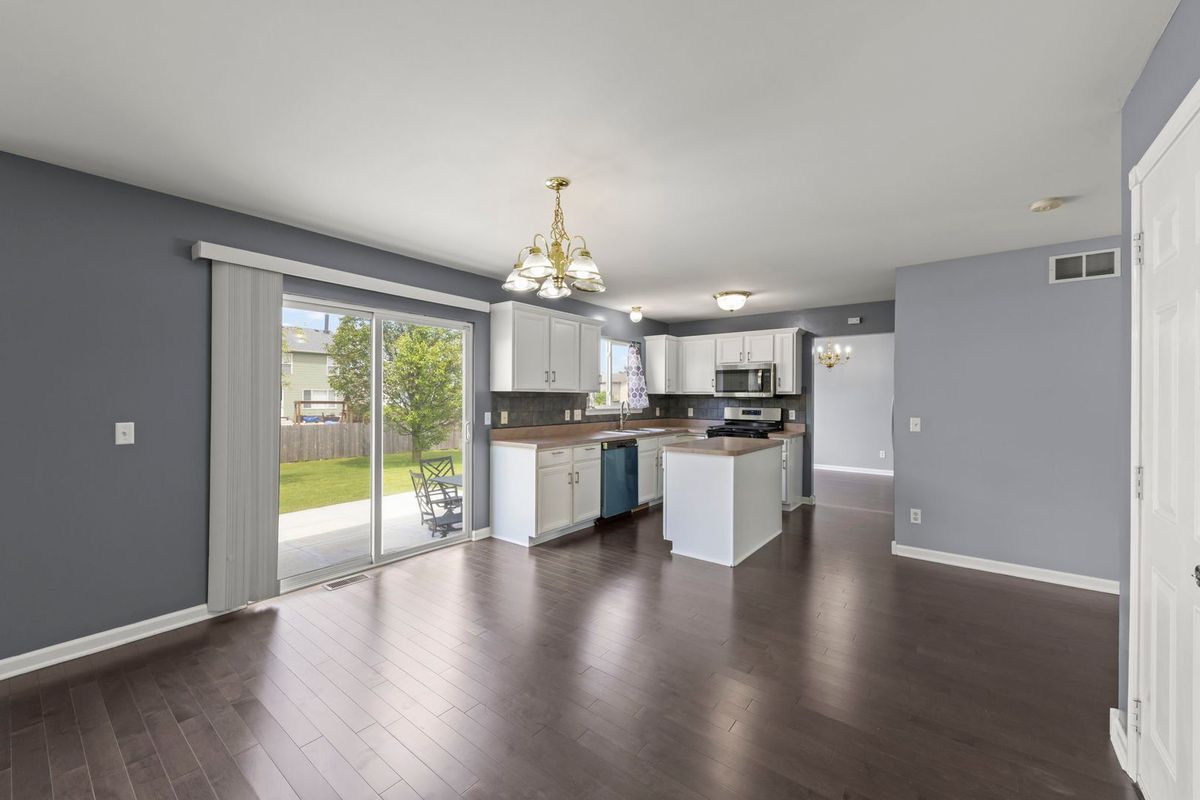 905 Churchill Drive, Plano, IL 60545