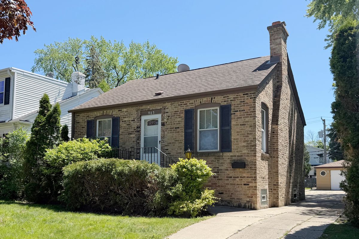 963 Prairie Street, Des Plaines, IL 60016