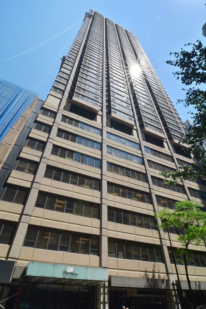 30 Huron Street, Chicago, IL 60611