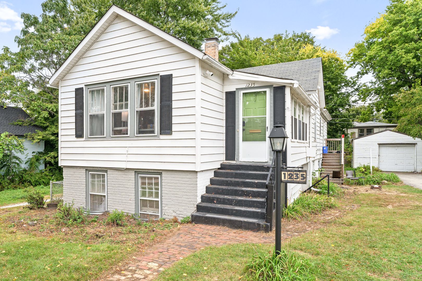 1235 Leon Place — Evanston, IL 60201