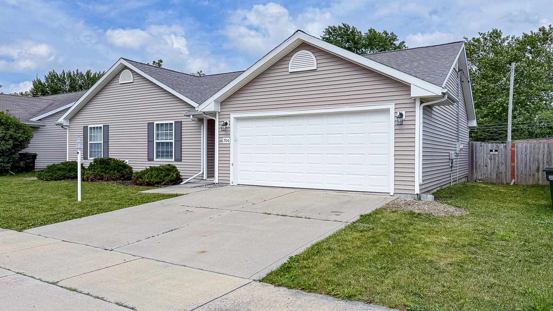 704 S Sunny Lane — Urbana, IL 61802