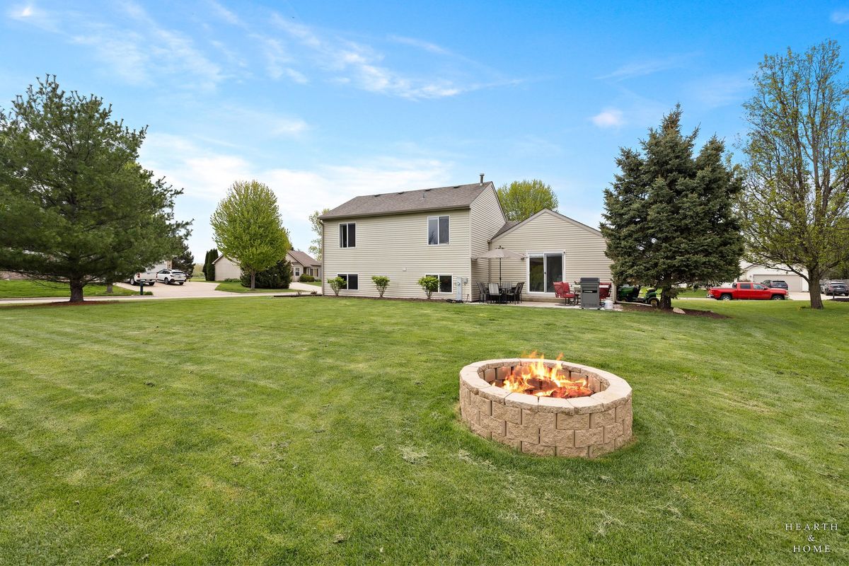 5832 Landcaster Circle, McHenry, IL 60050