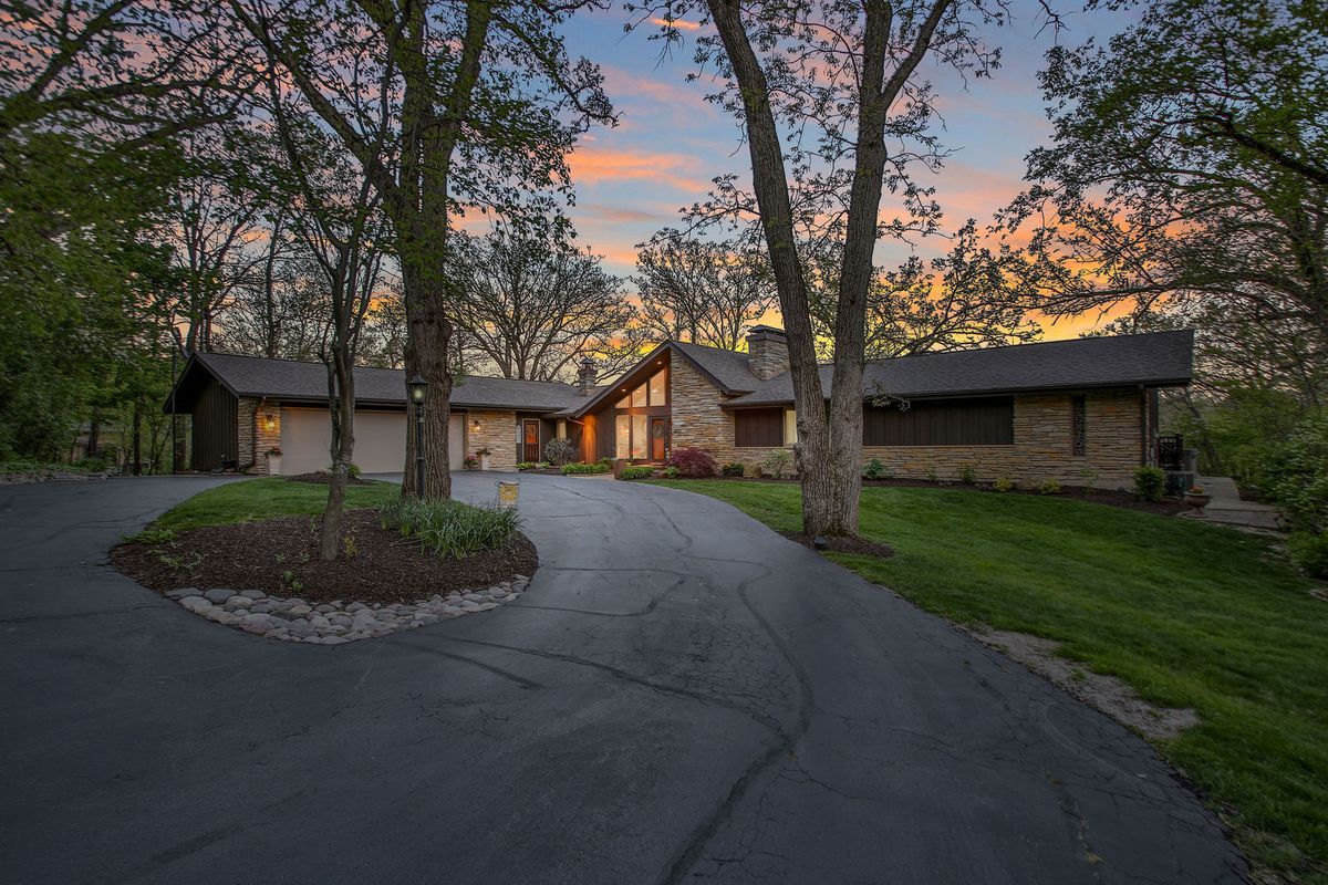 12304 Ledges Drive, Roscoe, IL 61073