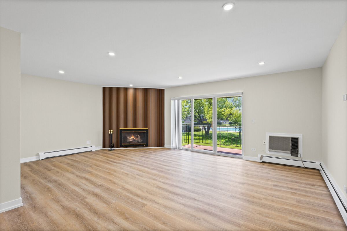 10381 Dearlove Road #2A, Glenview, IL 60025