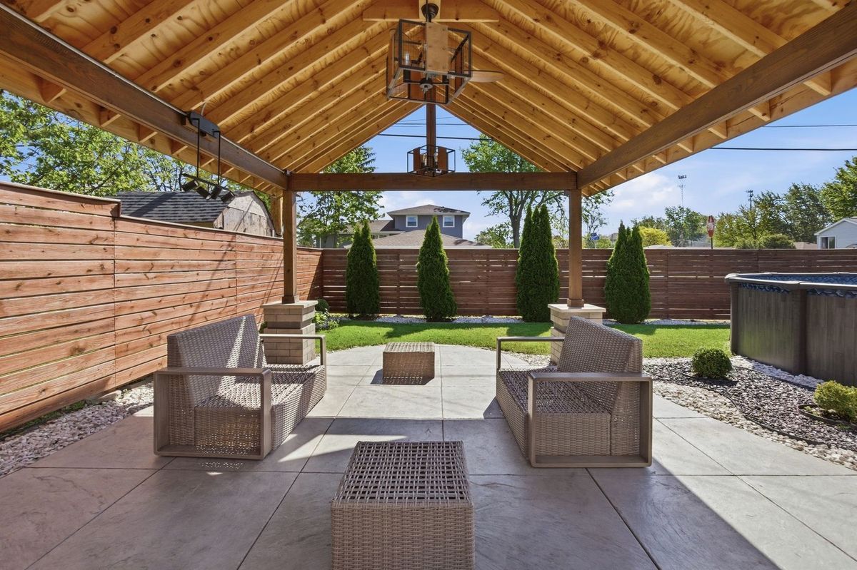 8525 Blue Ridge Avenue, Hickory Hills, IL 60457