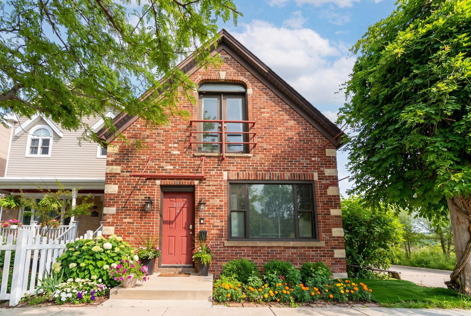 2331 N Elston Court — Chicago, IL 60614