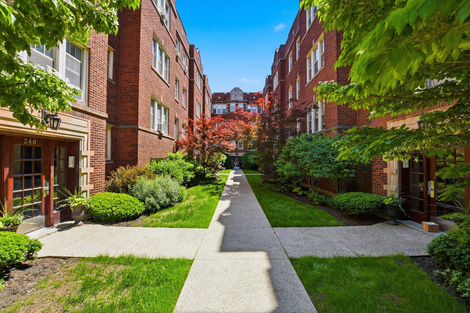 240 S MAPLE Avenue #1W — Oak Park, IL 60302