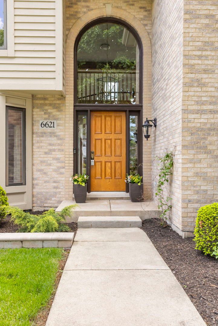 6621 Greene Road, Woodridge, IL 60517