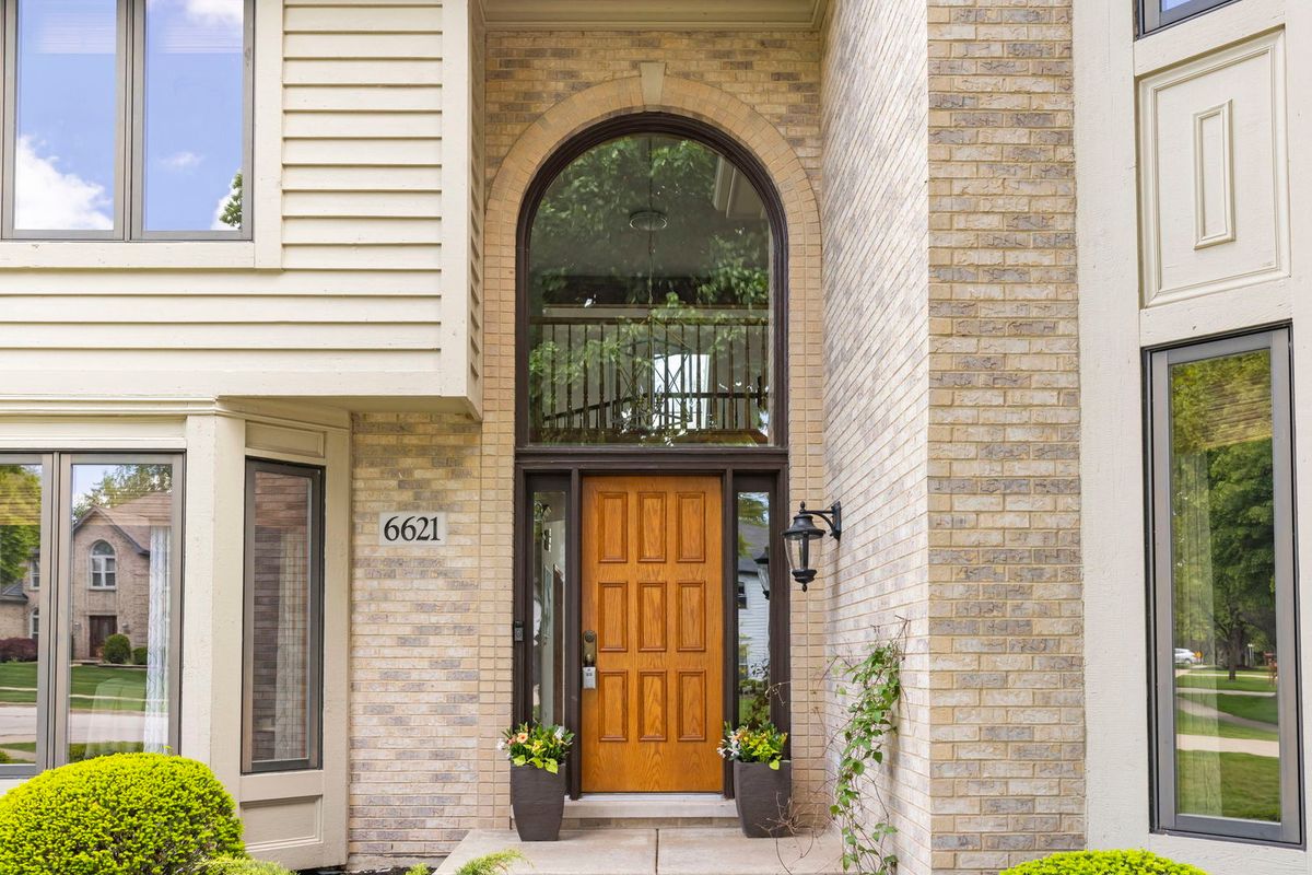 6621 Greene Road, Woodridge, IL 60517