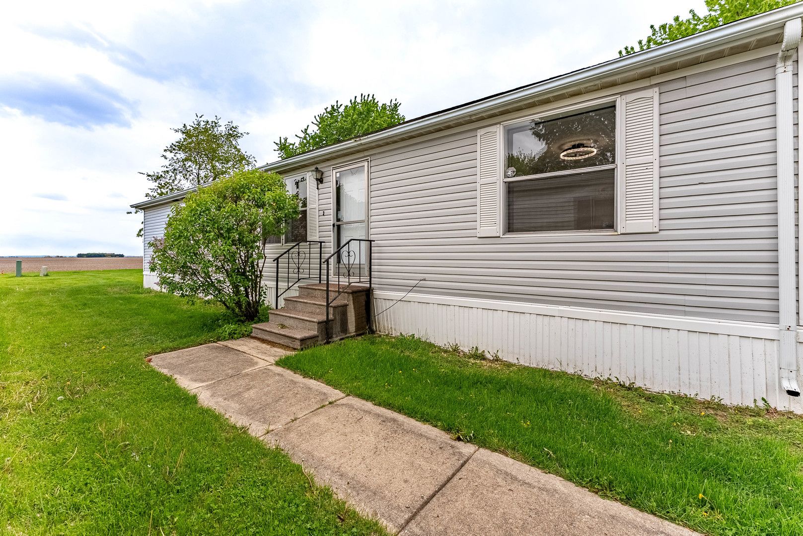 25 Cedar Lane — Sandwich, IL 60548