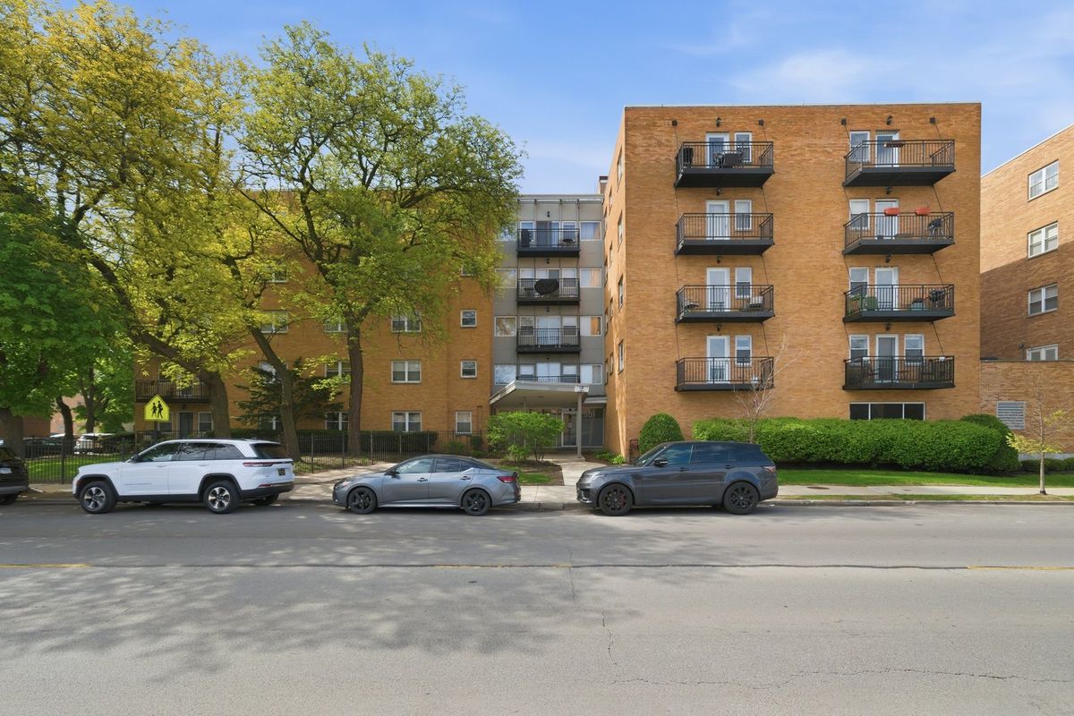 2501 Bryn Mawr Avenue, Chicago, IL 60659