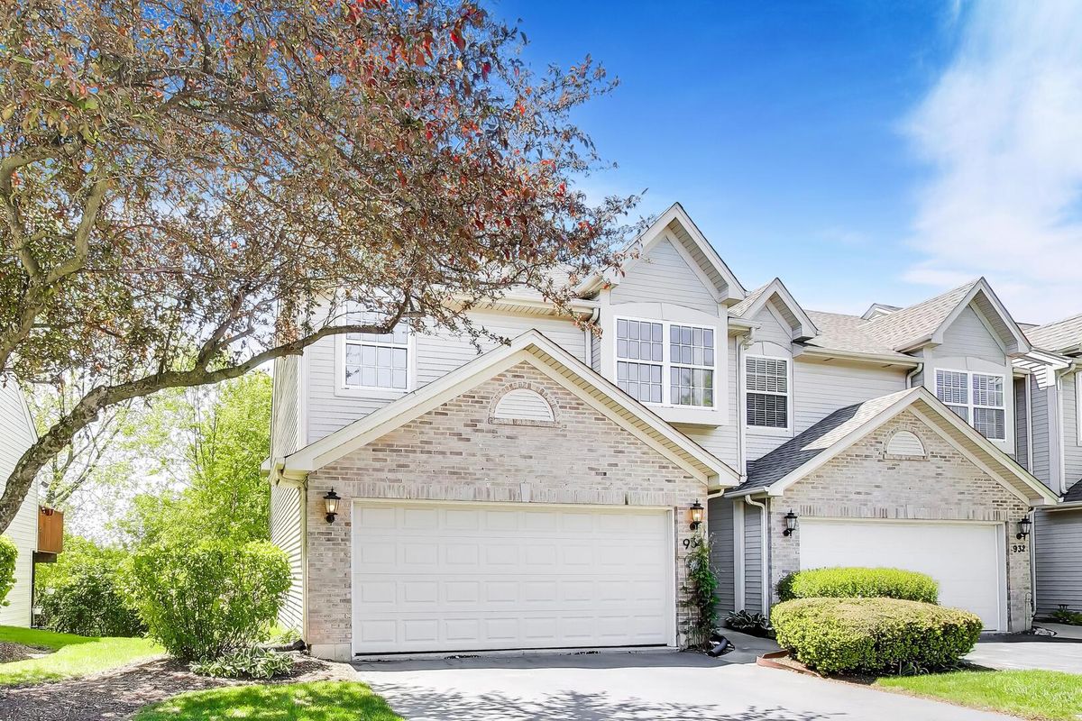 934 Viewpoint Drive, Lake In The Hills, IL 60156