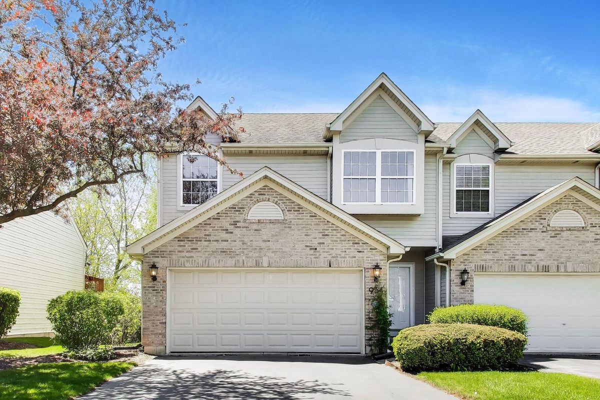 934 Viewpoint Drive, Lake In The Hills, IL 60156