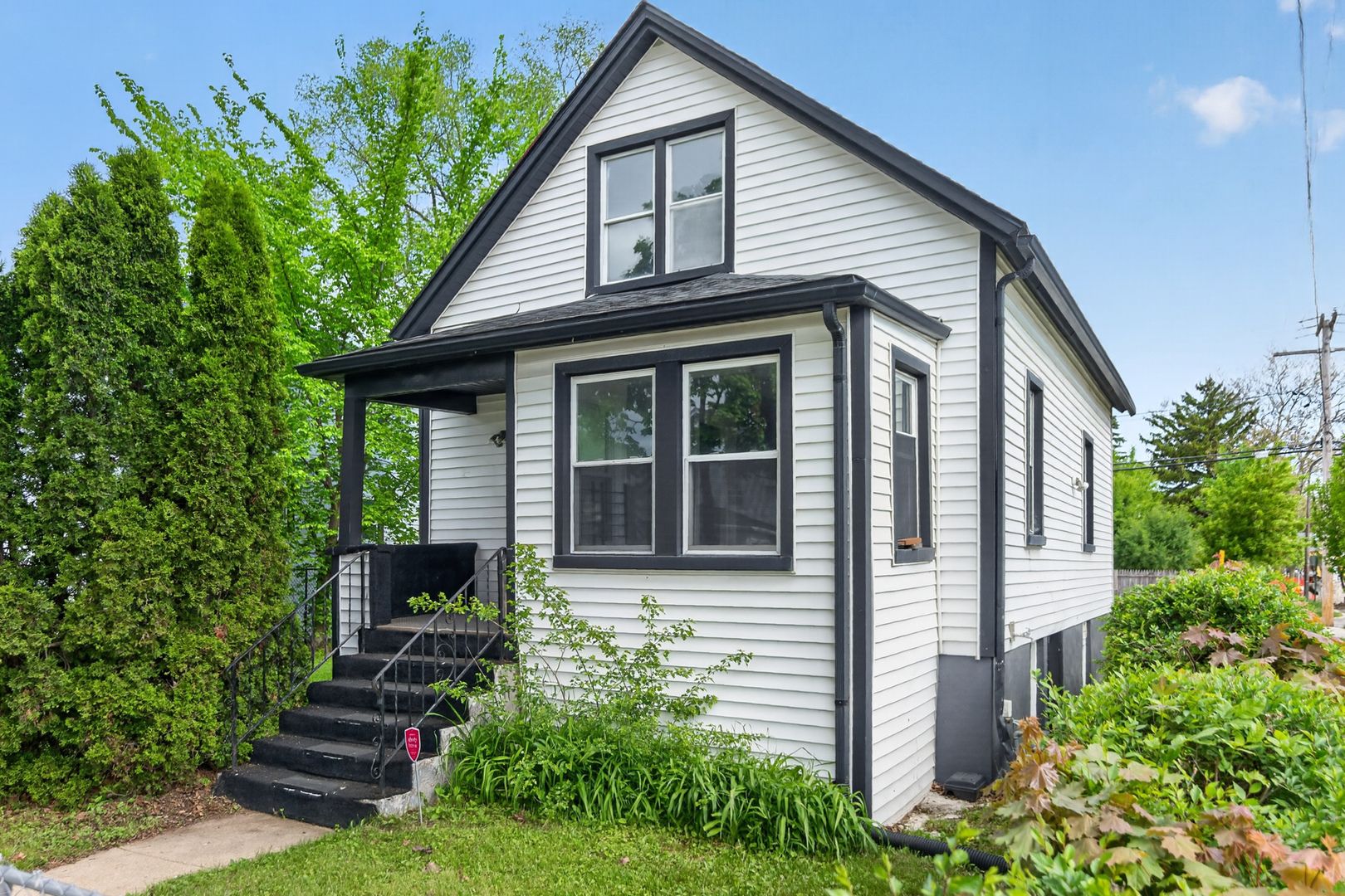 1901-1903 Emerson Street — Evanston, IL 60201