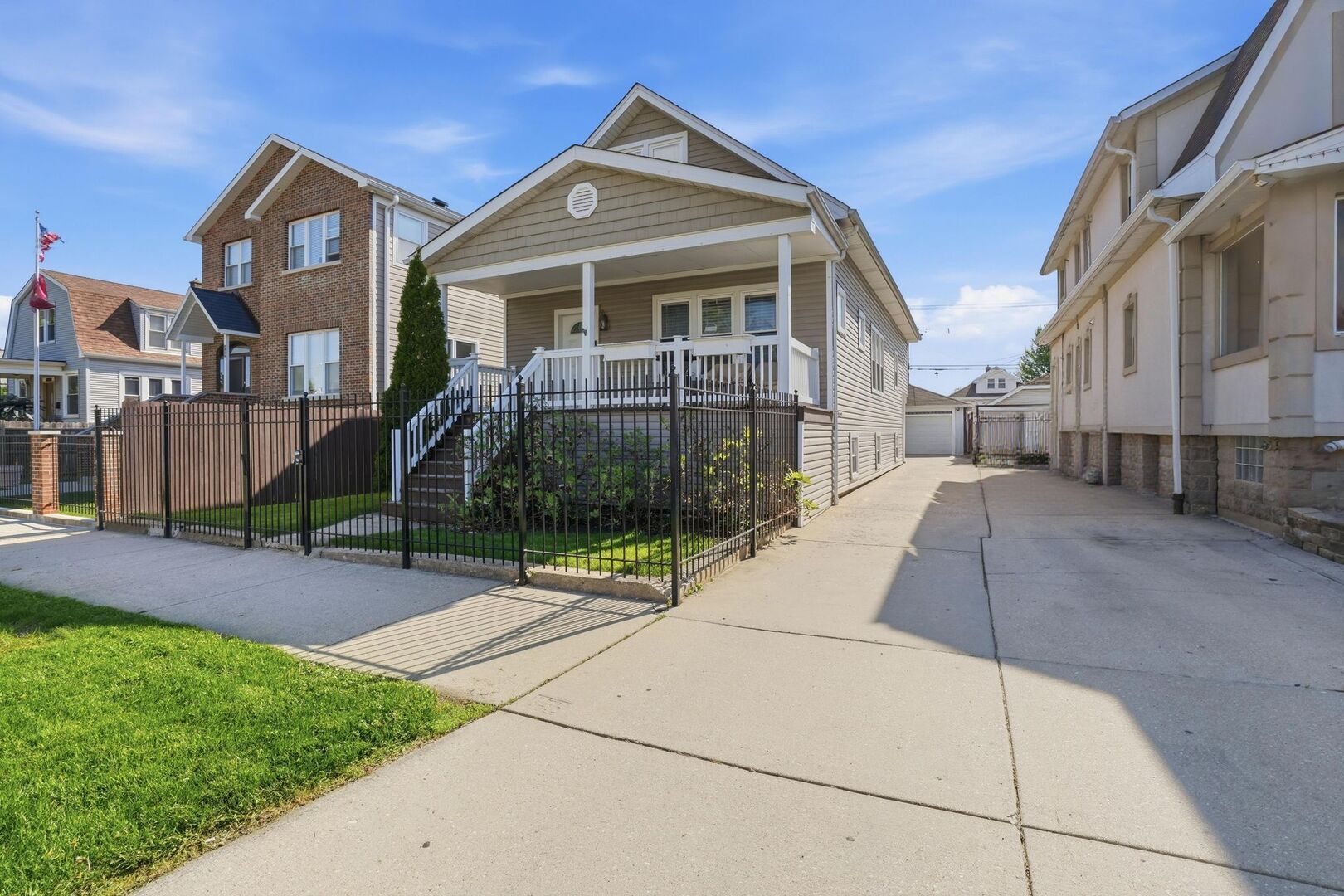 2923 N New England Avenue — Chicago, IL 60634
