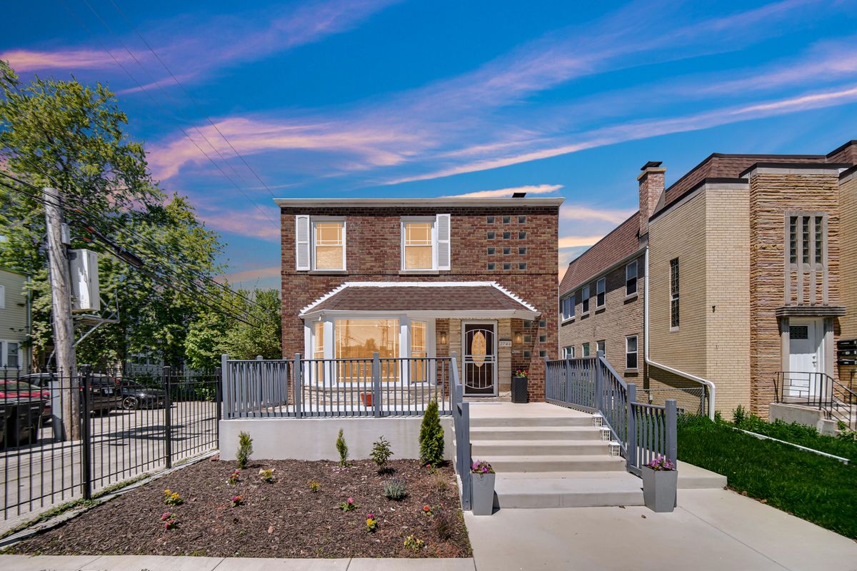 2744 Catalpa Avenue, Chicago, IL 60625